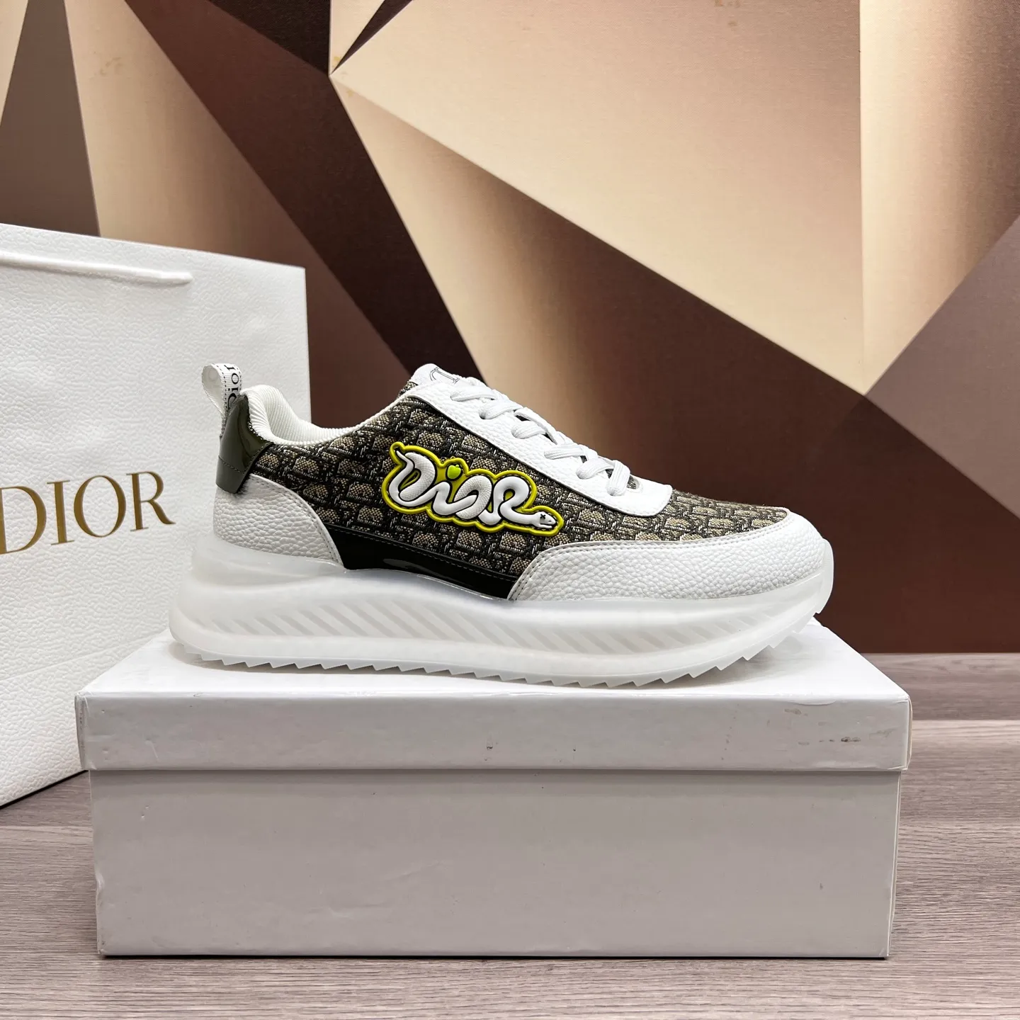 Factory price: 438💰Dior original quality.~ Unique modern style sneakers. 🏃A must-have casual shoe for trendy men😍😍 Imported cowhide fabric, sheepskin foot pads (refuse to discolor and grind feet) soles: Original soles specially provided by the original factory, French lazy style design ⚠️Fit to the feet, original quality, super comfortable original soles. It’s like shooting the real thing🎬The real thing is better, high-quality sneakers, men’s shoe size: 38-44 (45 and 46 can be customized)